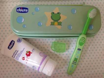 Cum să vă spălați dinții un copil într-un an