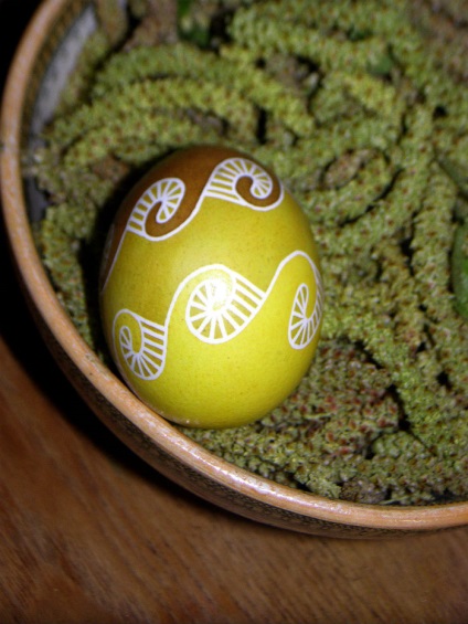 Cum să coloreze ouăle de Paști cu plante proaspete