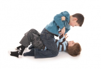Cum să ajuți un copil să facă față agresiunii