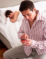 Hogyan hallgasd meg a feleséged telefonját ~ a mobil kémkedésről