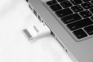 Cum să eliminați protecția de scriere a unei unități flash USB