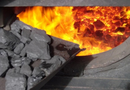 Hogyan kell használni a kályhát szén, egyszerű sorozata akciók és tanácsadás Pechnikov