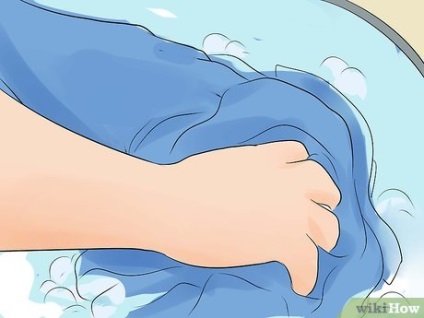 Cum să eliminați o pată pătată în jurul gulerului