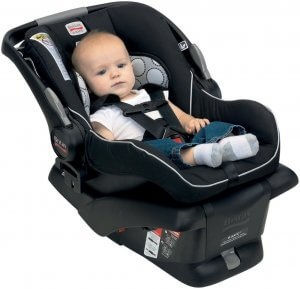 Cum să transportați un nou-născut în mașină corect și fără încălcări