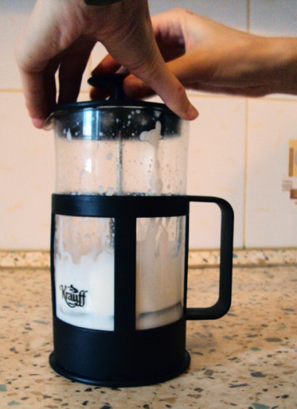 Reteta de cafea latte acasă fără o mașină de cafea