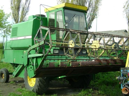 Harvester John Deere 975