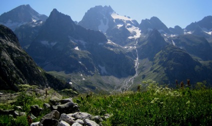 Fotografii frumoase din Caucaz, inclusiv orașe, natură și munți