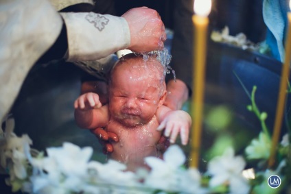 Botezul unui copil îl conduce - botezul unui copil