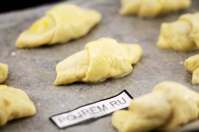 Croissants készült kelt tészta - lépésről lépésre recept, hogyan kell főzni fotókkal