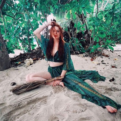 Lindsay Lohan în vacanță împarte fotografii într-un costum de baie și fără machiaj, o bârfă