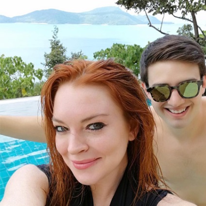 Lindsay Lohan nyaralás osztott kép egy fürdőruhát és smink nélkül, pletyka