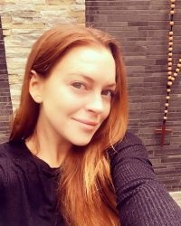 Lindsay Lohan úgy döntött, hogy megmutassam magam smink nélkül, de kifogott csaló