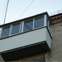 Balcon mic în Hrușciov, prețurile pentru geamuri, decorațiuni