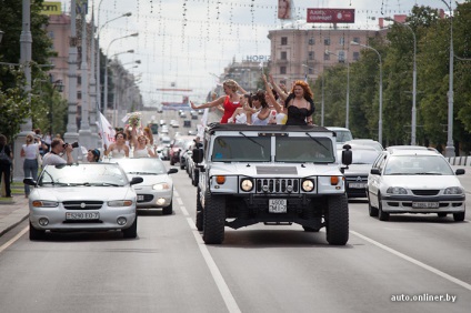 La parada de mirese, fetele au venit pe cabriolete (foto)