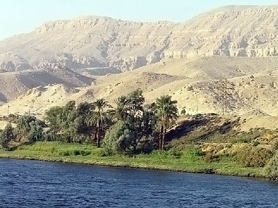 Nilul este un râu mare care dă viață