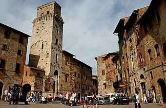 Fermecătorul sat medieval din San Gimignano