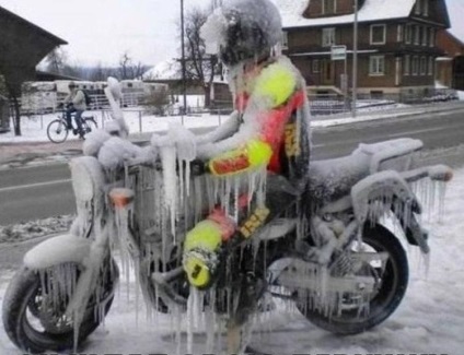 De ce nu trebuie sa mergi pe timp de iarna pe o motocicleta