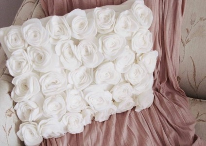 Perna cu trandafiri din clasa maestru fleece - site despre moda si stil