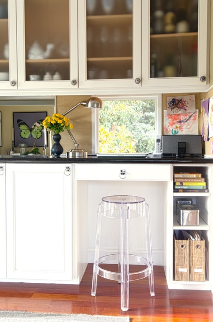 Un studiu în bucătărie - sfaturi pentru reproiectarea aspectului bucătăriei sub cabinetul de acasă cu o fotografie pe