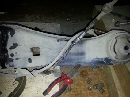 Repararea suspensiei spate (înlocuirea blocurilor silențioase) în mașina de mitsubishi lancer 9