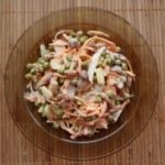 Salată de roșii și castraveți cu secret de gătit de busuioc