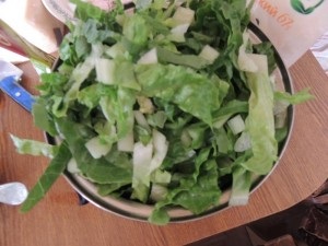 Salată de Caesar cu salată de pui și salată verde