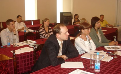 Seminarii și cursuri de instruire pentru comerțul cu amănuntul în domeniul merchandising și management pentru manageri și angajați