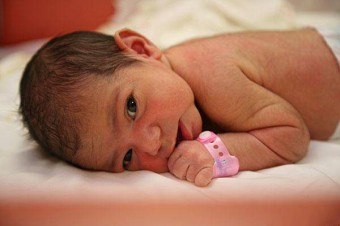 Hogyan eszik egy újszülött, hogyan kell kezelni a kólika és sárgaság a csecsemő
