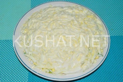 Salată salată cu șprot și brânză