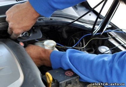 Instalarea unui semnal pneumatic pe mașină de către mâini proprii, un electrician