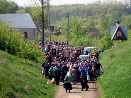 Templul Sfântului Nicolae Lucrătorul de minuni pe ape - icoana Maicii Domnului 