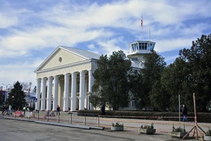 Aeroportul de la Simferopol, distanța de la oraș