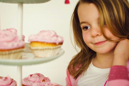 Care sunt pericolele dulciurilor pentru copii?