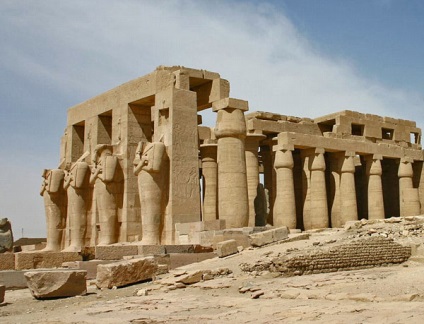Thebes egiptean și grecească - formula de construcție