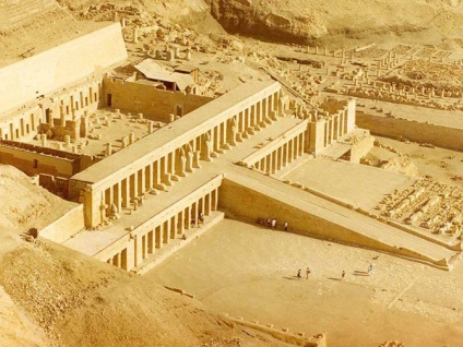 Thebes egiptean și grecească - formula de construcție