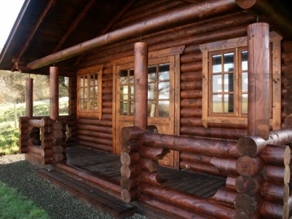 Fotografie de case din lemn din busteni rotunzi