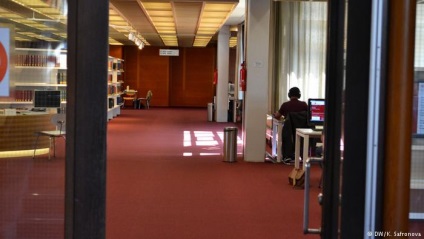 Reportaj foto de la Universitatea din Hamburg din interior, studiu și muncă în Germania, dw
