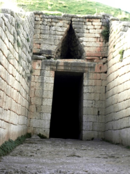 Mykonos város erődítménye, Agamemnon király születési kriptája