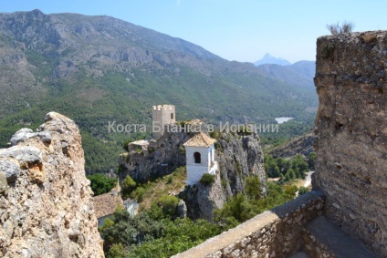 Guadalest este un oraș-muzeu de pe Costa Blanca, Spania