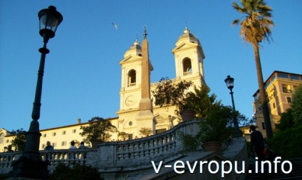 Spanyol lépcső, a Piazza di Spagna vrime