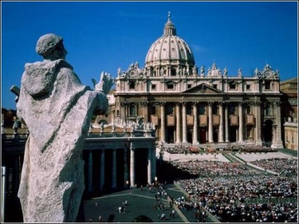 Istoricul a descris patru cazuri de abdicare din istoria papalității