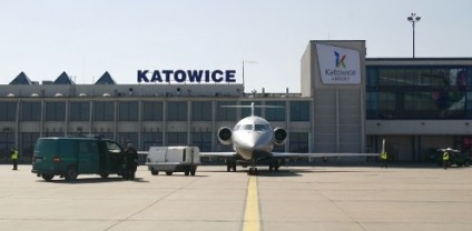 Hogyan juthat el a Pyrzowice repülőtér Katowice és Krakkó