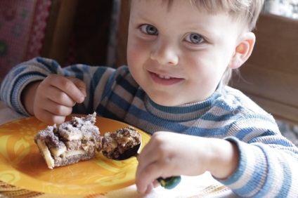 Cum și cu ce ne hrănim copiii, mamamoldova