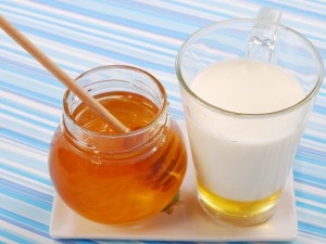 Cum să tratați conjunctivita cu lapte și miere