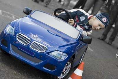 Cum să înveți un copil să conducă o mașină