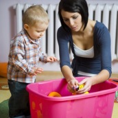 Cum să vă învățați să comandați și să vă curățați copilul vă va arăta