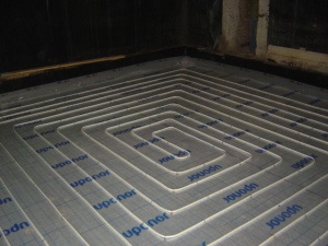 Cum se face o podea caldă din lucrările de pregătire și instalare a încălzirii