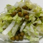 Salată de salată de vară din varză și ardei gras