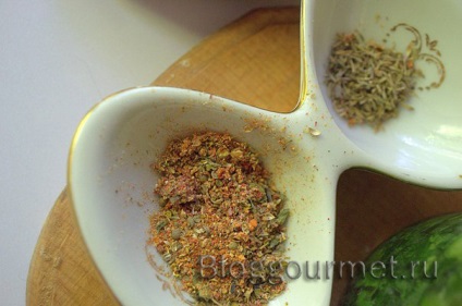 Sós szalonna tekercs gyógynövények és fűszerek