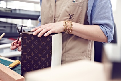 Atelierul louis vuitton unde și cum fac cutiile celebrului brand, buro 24